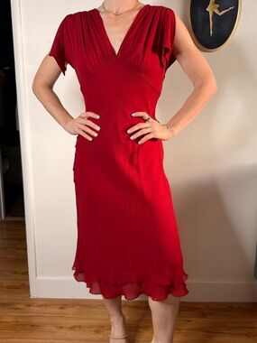 Classic Red V-Neck Midi Dress with Pleated Shoulders
